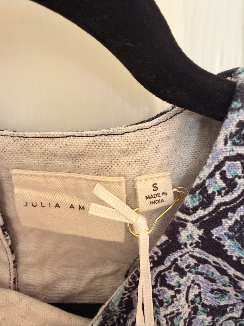 Julia Amory Blue Patterned Slim Shell Sleeveless Crop Top - Picture 4 of 5
